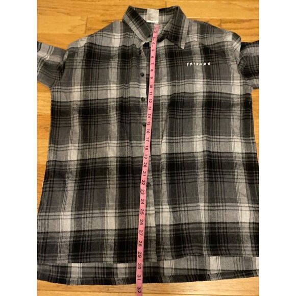 Friends The Television Series Black & White Plaid Button-Up Shirt size Medium - Picture 5 of 7
